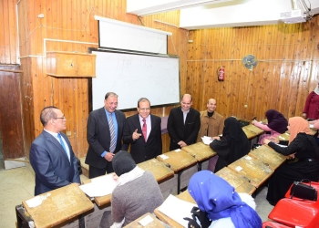 جامعة سوهاج: ١٧٣٦ طالب يؤدون امتحانات الفصل الدراسي الأول لبرامج التعليم المدمج