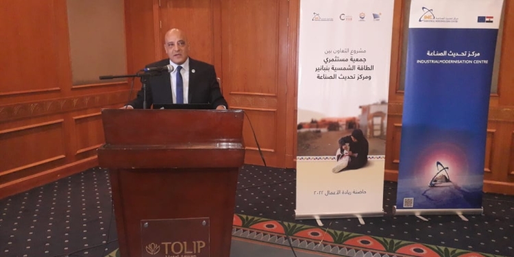 الدكتور أيمن محمود عثمان رئيس جامعة أسوان