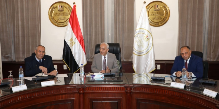 الثانوية العامة 2023.. تربوي: تعميم التابلت في التقييم «صعب»