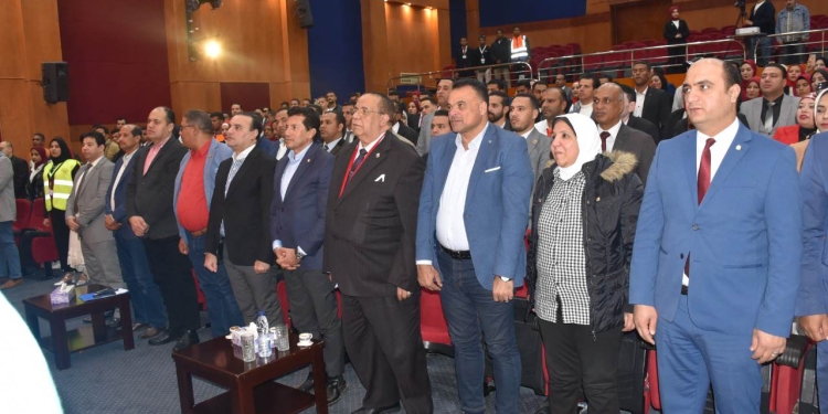 بحضور وزير الشباب والرياضة.. رئيس جامعة الأقصر يشهد انطلاق “قمة شباب الصعيد”