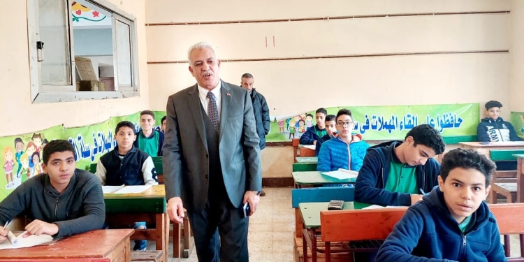 العلامات الدالة على معاناة طالب الثانوية العامة من ضغوط نفسية دراسية وطريقة علاجها