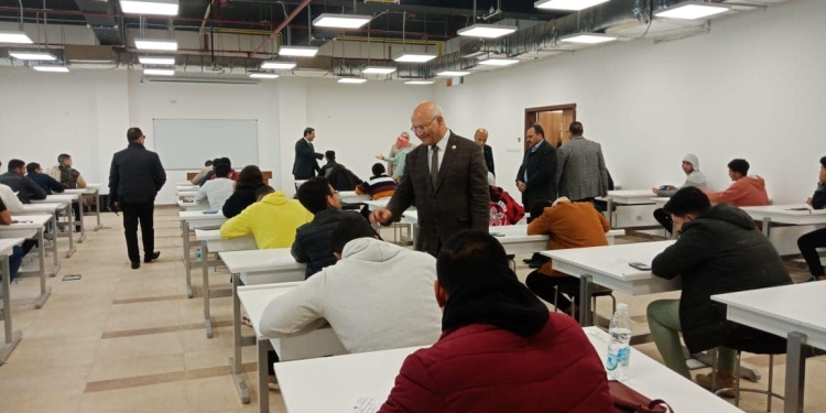 رئيس جامعة بنها يتفقد الامتحانات بالجامعة الأهلية ومقر الجامعة بمدينة العبور