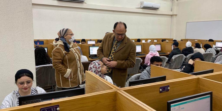 رئيس جامعة حلوان: الإختبارات الإلكترونية بالجامعة تجربة ناجحة