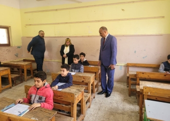 محافظ المنوفية يتفقد لجان بشبين الكوم للاطمئنان علي انتظام سير الامتحانات 