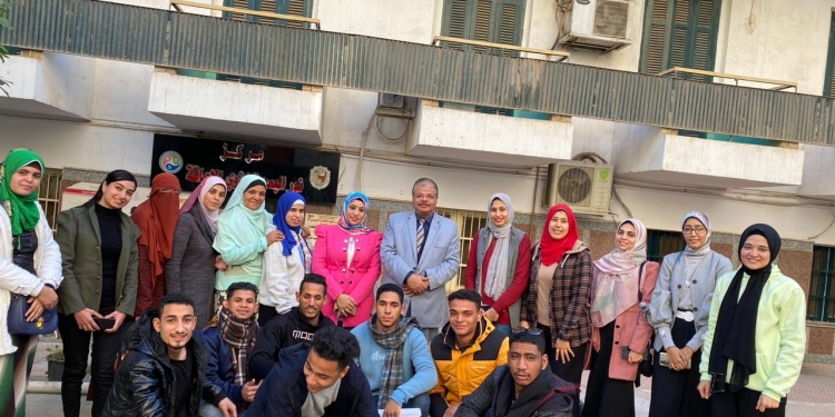 مركز نور البصيرة جامعة سوهاج ينظم ورشة عمل عن المصطلحات الطبية بلغة الإشارة