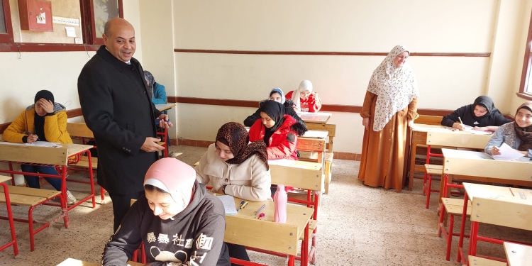 أولياء أمور مصر يطالب بمحاسبة مسئولي لجان الشهادة الشهادة الإعدادية