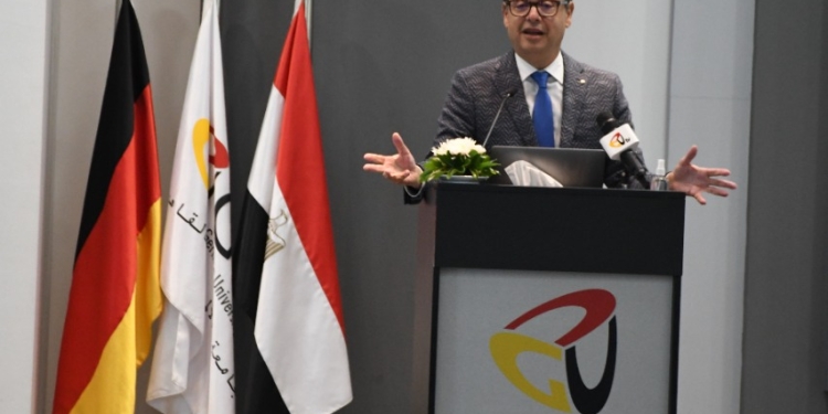 الدكتور أشرف منصور رئيس مجلس أمناء الجامعة الألمانية في القاهرة
