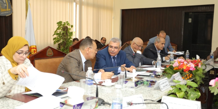 مجلس جامعة الزقازيق يهنئ الرئيس السيسي بعيد الشرطة المصرية