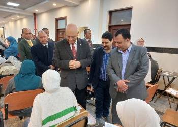 رئيس جامعة بنها يتفقد الامتحانات بكليات "التربية الرياضية والعلاج الطبيعي والتربية"