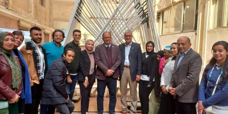رئيس جامعة حلوان: أعمال طلاب عمارة تتسم بإعادة استخدام الخامات وتدويرها والحفاظ على البيئة