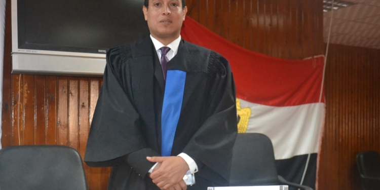 «جامعة المنصورة» تمنح الصحفي «يحيى الصباغ» درجة الماجستير عن «فن المقالة» بتقدير امتياز