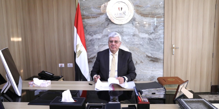 الدكتور أيمن عاشور وزير التعليم العالي والبحث العلمي