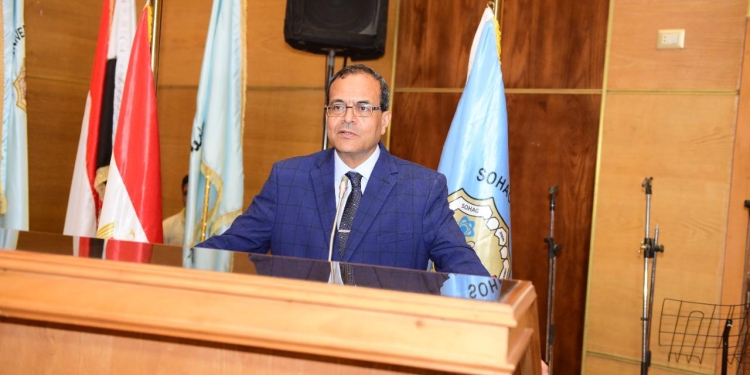 الدكتور مصطفى عبدالخالق رئيس جامعة سوهاج