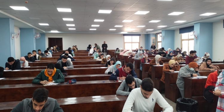 هدوء تام بامتحانات الفصل الدراسي الأول بالجامعات الحكومية