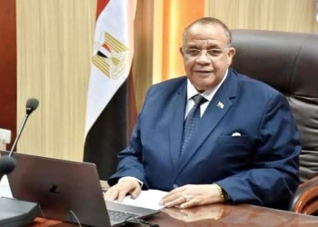 رئيس جامعة الأقصر يفتتح معرض سمبوزيوم الخزف الدولي