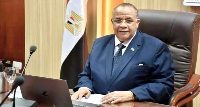 رئيس جامعة الأقصر يفتتح معرض سمبوزيوم الخزف الدولي