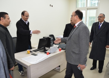 رئيس جامعة حلوان يتفقد سير الامتحانات في الجامعة الأهلية