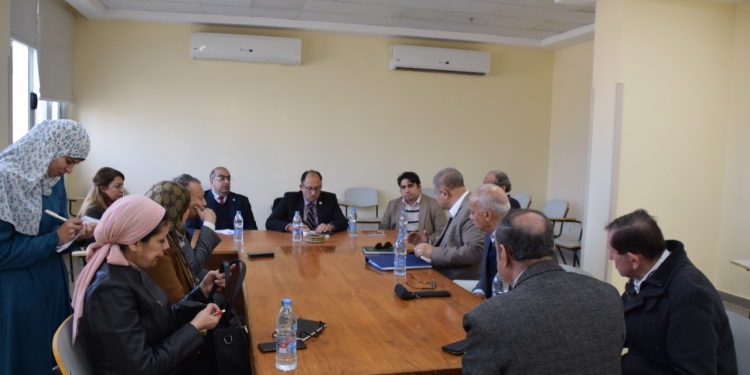 رئيس جامعة حلوان يجتمع مع مسئولي مستشفى بدر الجامعي لمتابعة تنفيذ الأعمال قبل افتتاح المرحلة الثالثة