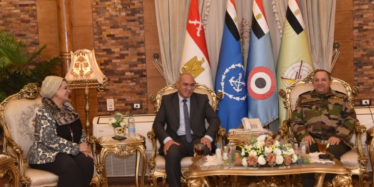 وفد من جامعة أسيوط فى زيارة لتهنئة قيادة المنطقة الجنوبية العسكرية بمناسبة عيد الميلاد المجيد