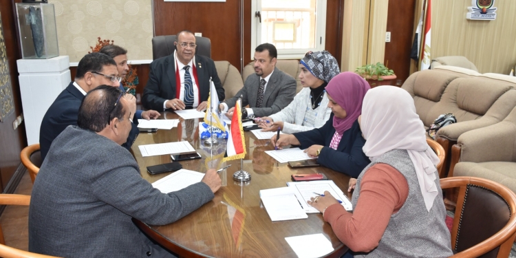 مجلس صندوق العلاج بجامعة الأقصر يناقش إمكانات توفير الرعاية الصحية لجميع العاملين بالجامعة