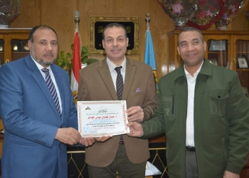 ﻿ نائب رئيس جامعة الأزهر يستقبل مدير عام الهيئة العامة لمحو الأمية بأسيوط ويشكر الهيئة على مجهوداتها