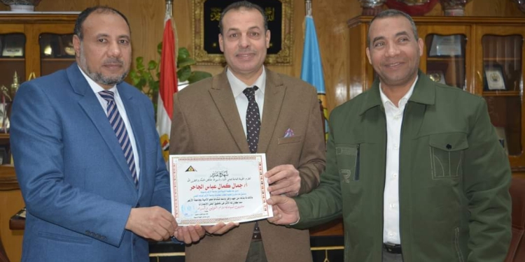  نائب رئيس جامعة الأزهر يستقبل مدير عام الهيئة العامة لمحو الأمية بأسيوط ويشكر الهيئة على مجهوداتها
