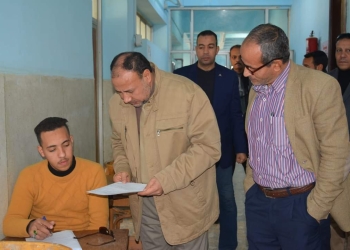 ﻿نائب رئيس جامعة الأزهر يتفقد الامتحانات بمجمع الكليات الشريعة بأسيوط