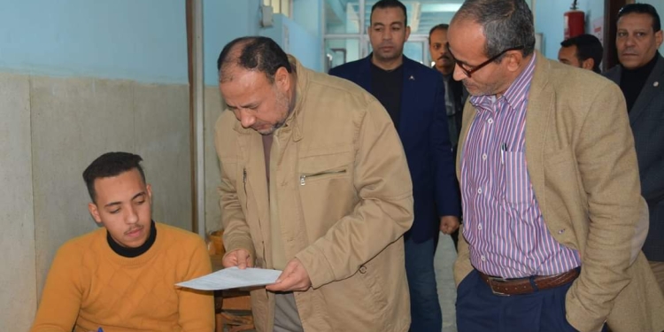 ﻿نائب رئيس جامعة الأزهر يتفقد الامتحانات بمجمع الكليات الشريعة بأسيوط
