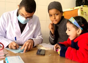 ﻿قافلة الأزهر الطبية ترسم البسمة على وجوه أهالي سوهاج وتوقع 1300 كشف طبي وتوزع الأدوية بالمجان