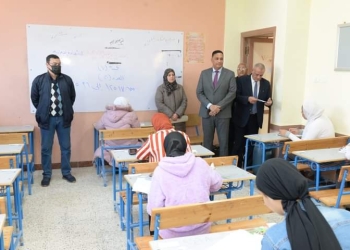 ألقوا الحجارة على اللجنة.. التحقيق في مخالفات امتحانات الإعدادية بالدقهلية