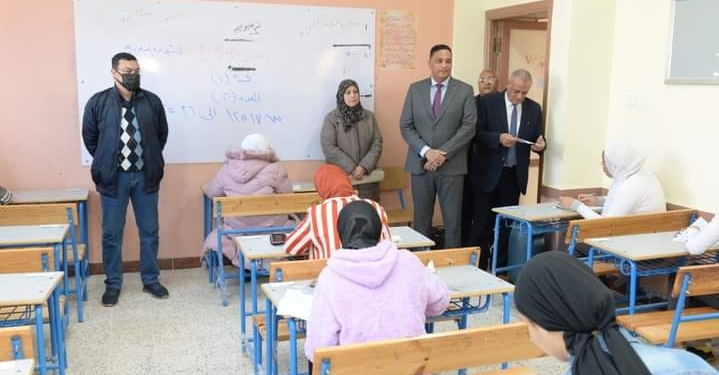 ألقوا الحجارة على اللجنة.. التحقيق في مخالفات امتحانات الإعدادية بالدقهلية