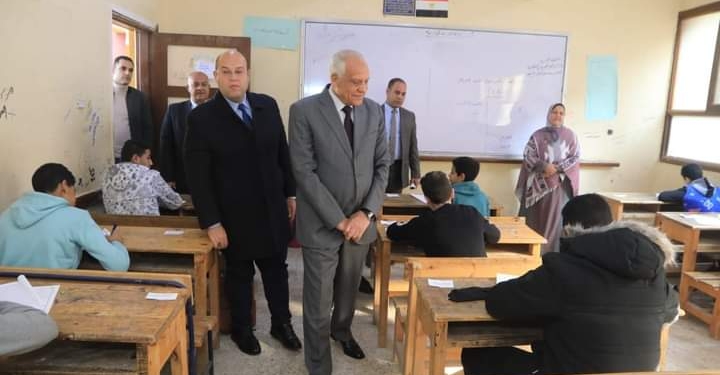 حقيقة حيازة طلاب مدارس لغات بفيصل أسلحة بيضاء وتحرشهم بزميلاتهم