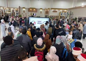 ﻿مسابقة "اختر هديتك" بجناح الأزهر الشريف تجذب رواد معرض الكتاب وترسم البهجة على وجوه الزوار