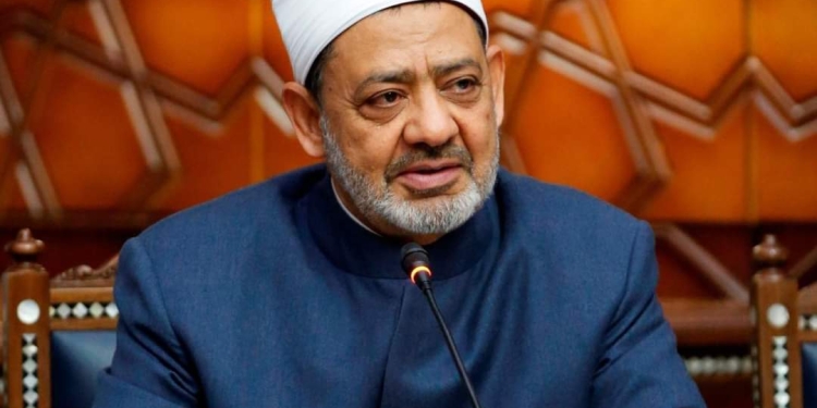 انطلاق قافلة الأزهر الطبية إلى قنا في 16 تخصصًا بتوجيهات الإمام الأكبر