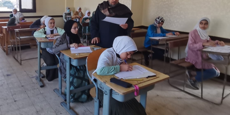 رئيس الشرقية الأزهرية يتفقد امتحانات النقل بالثانوية ويبعث رسالة طمأنة للطلاب وأولياء الأمور