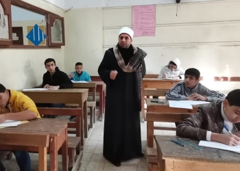 ﻿رئيس الشرقية الأزهرية يتفقد امتحانات النقل الثانوي ويشيد بانتظام الطلاب