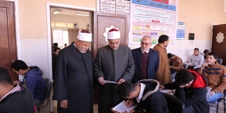 ﻿رئيس جامعة الأزهر يتفقد امتحانات كليات القرآن الكريم والشريعة والقانون بطنطا
