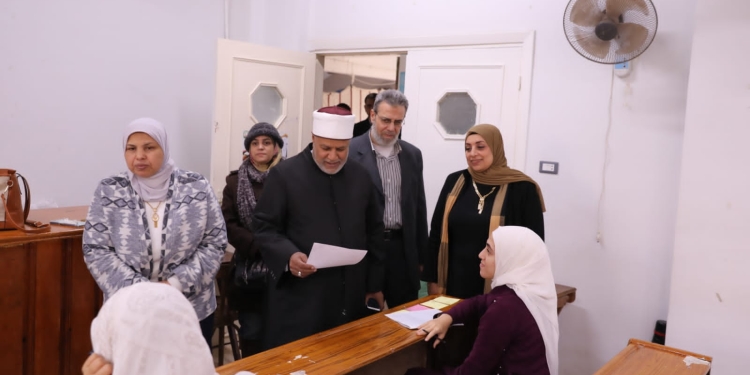 نائب رئيس جامعة الأزهر يتفقد لجان امتحانات كلية الاقتصاد المنزلي بطنطا