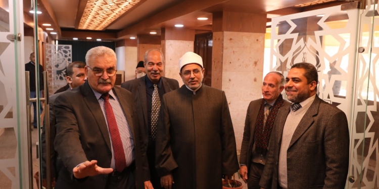 رئيس جامعة الأزهر يثني على مركز التعريب والترجمة أثناء تفقده لامتحانات كلية اللغات والترجمة