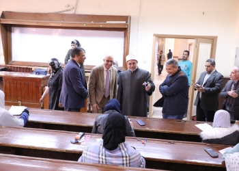 ﻿رئيس جامعة الأزهر يتابع أعمال الامتحانات بكلية الهندسة بنات