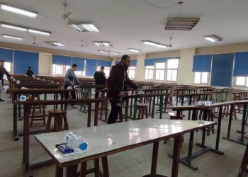 بالشوكولاتة والمياة المعدنية تستقبل هندسة حلوان طلابها تفاصيل