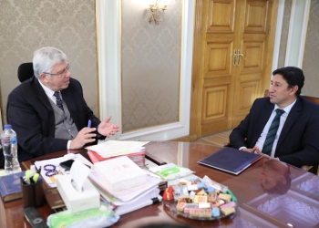 وزير التعليم العالي يبحث مع نقيب البيطريين تطوير كليات الطب البيطري