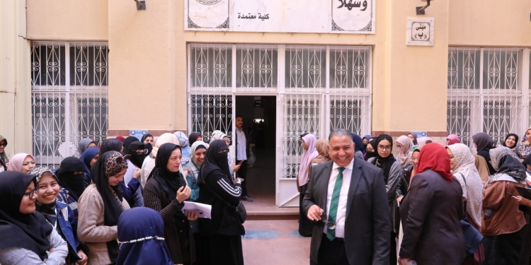 نائب رئيس جامعة الأزهر يتابع سير العمل بلجان الامتحانات ويتفقد المدينة الجامعية والإدارة الطبية للبنات