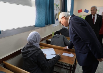 نشر امتحان اقتصاد الثانوية العامة 2023 بعد 10 دقائق.. التعليم"أسئلة قديمة" والطلاب: "الامتحان صحيح"