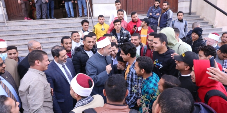 رئيس جامعة الأزهر يتابع أعمال امتحانات الفصل الدراسي الأول