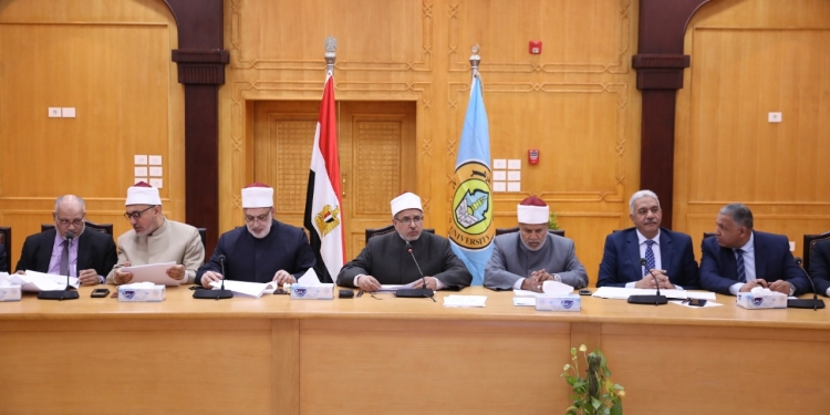 مجلس جامعة الأزهر يهنئ الكليات بانتهاء الامتحانات ويدعو الطلاب لزيارة معرض الكتاب