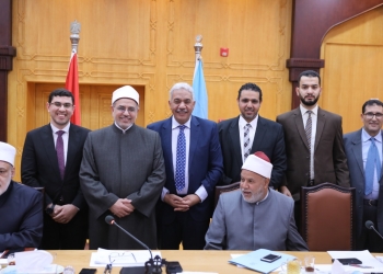 ﻿كلية الدراسات العليا تعرض قاعدة بيانات إلكترونية للرسائل العلمية في مجلس جامعة الأزهر