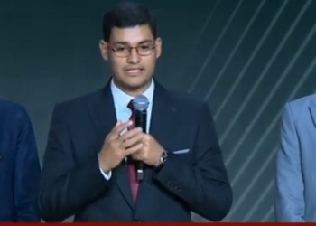 طالب بطب سوهاج