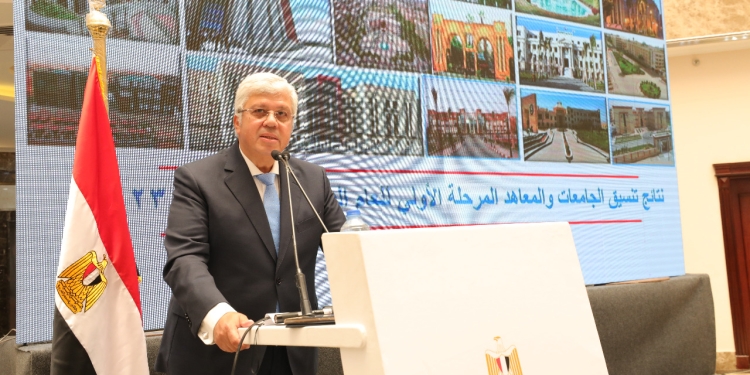 الدكتور أيمن عاشور وزير التعليم العالي والبحث العلمي