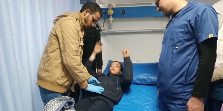 المستشفي الجامعي بأسوان يقدم الرعاية الطبية للمصابين في حادث طلاب المدرسة التجريبية